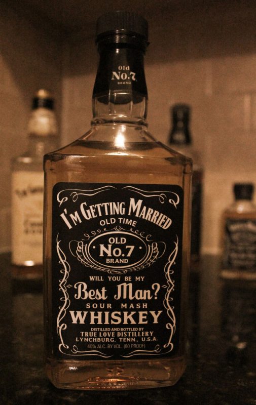Mannelijke getuige vragen 5 - whiskey fles met customized etiket