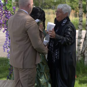 ceremonieel-spreekster-Conny