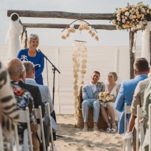 Ceremoniespreker-Den-Helder-Simona-Biewenga-strand