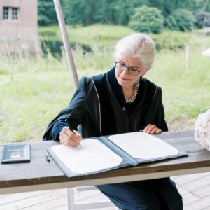 trouwambtenaar-Babs-Doorn