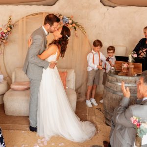 trouwambtenaar-Nieke-bruidspaar-N&S