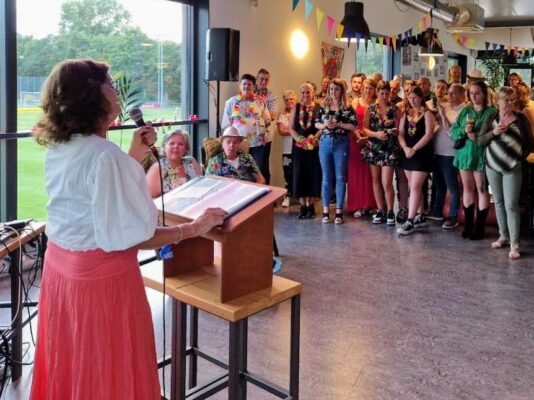 unieke-surprise-trouwceremonie-Ria