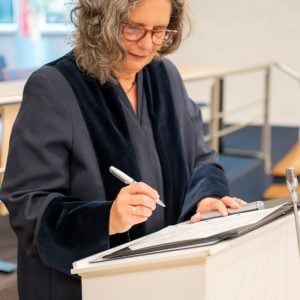 trouwambtenaar-Breda-Myrian-trouwt