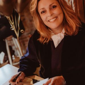 zingende-trouwambtenaar-Saskia-Offerhaus