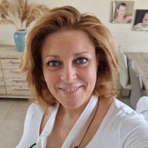 zingende-trouwambtenaar-Saskia-Offerhaus