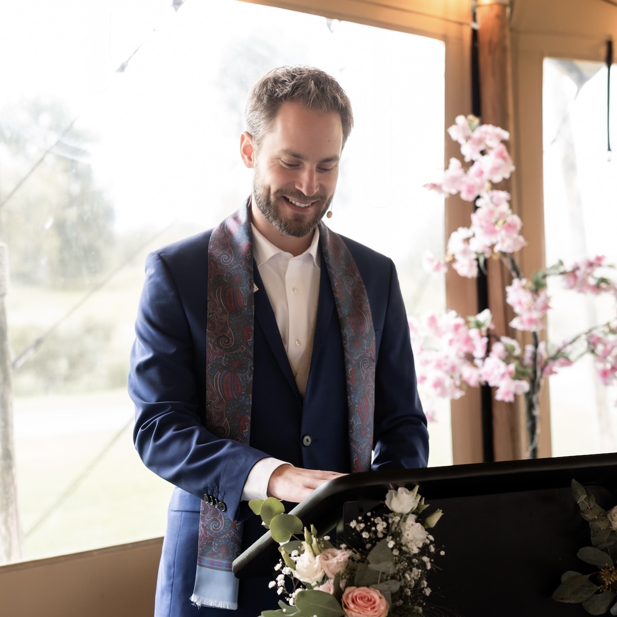 Grappige trouwambtenaar