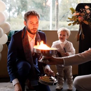 Spectaculaire bruidloft-Rube-Goochelende-Trouwambtenaar