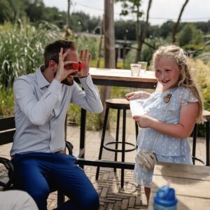 bijzondere-trouwceremonie-goochelaar-trouwambtenaar