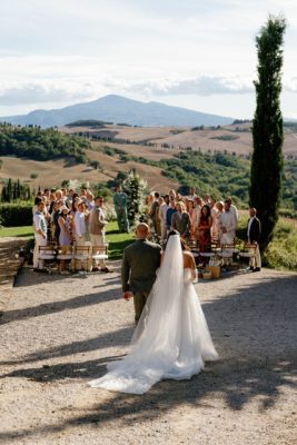 bruid-weggeven-trouwceremonie-bruiloft