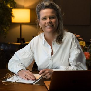 Twentse-trouwambtenaar-Constance