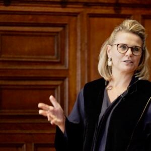 ceremoniespreker-Twentse-trouwambtenaar-Constance